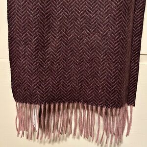 NWT - C by Bloomingdale's Cashmere
Herringbone Cashmere Scarf - Exclusive